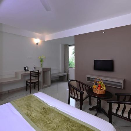 Tea Castle Munnar Hotel Bagian luar foto