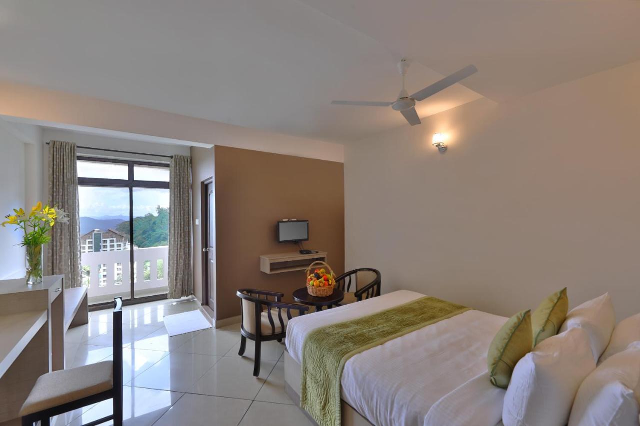 Tea Castle Munnar Hotel Bagian luar foto