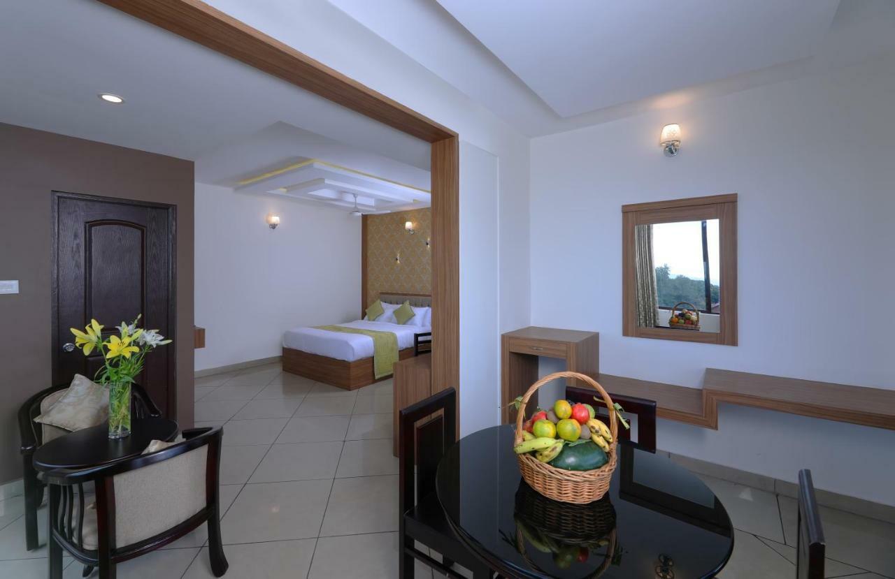 Tea Castle Munnar Hotel Bagian luar foto